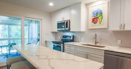 90 Seconds to Beach! Fully Renovated Villa with Spacious Kitchen, Gorgeous Finishes & Screened Porch