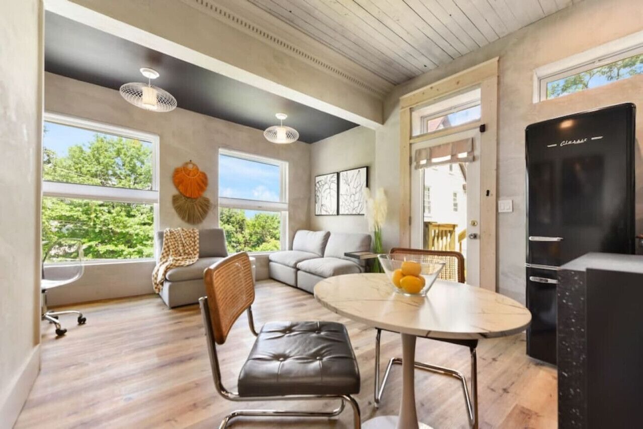 智能电视、立体声音响、办公室