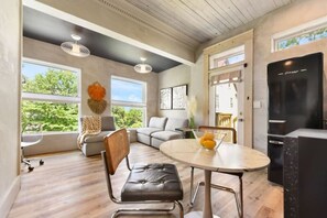 Smart TV, stereo, offices