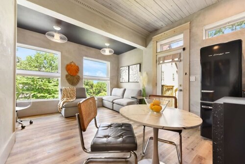 ★ HostWise Stays ★ 2 Apartments in 1 - Great Privacy, Beautiful Space!
