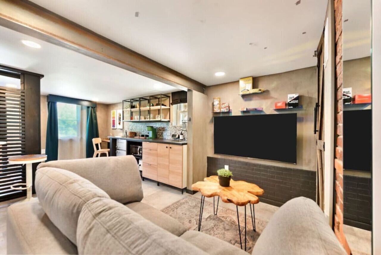 Smart TV, stereo, offices