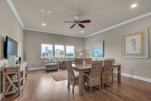 Dining - NEW! Beautiful 3BR/2BA Condo - Steps to the Beach! (Miramar Beach)