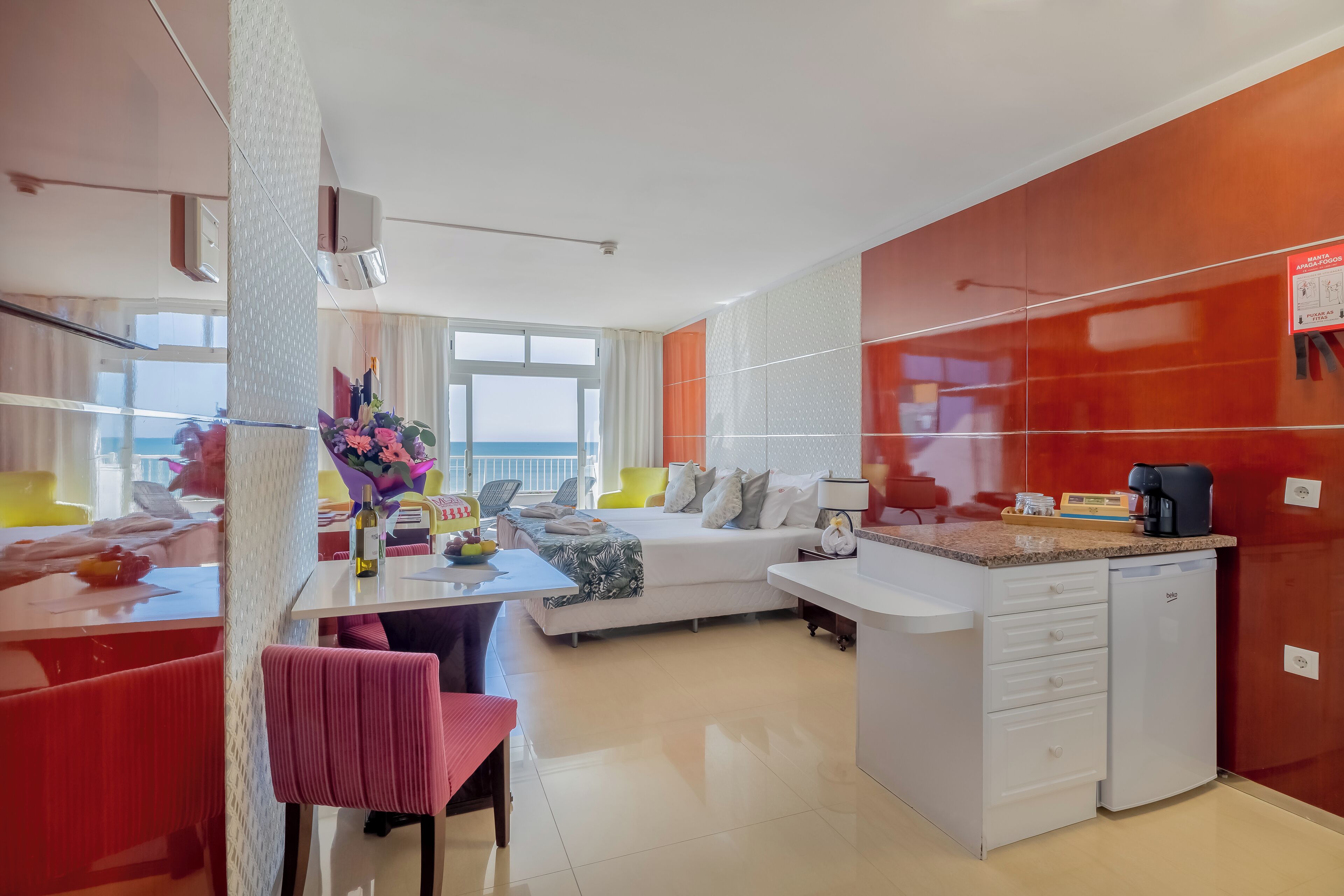 Breathtaking Beachfront Escape | Relaxing Sew View Suite W/ Balcony - Albufeira