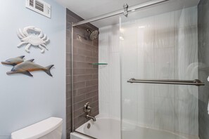 Combined shower/tub, hair dryer, towels, shampoo