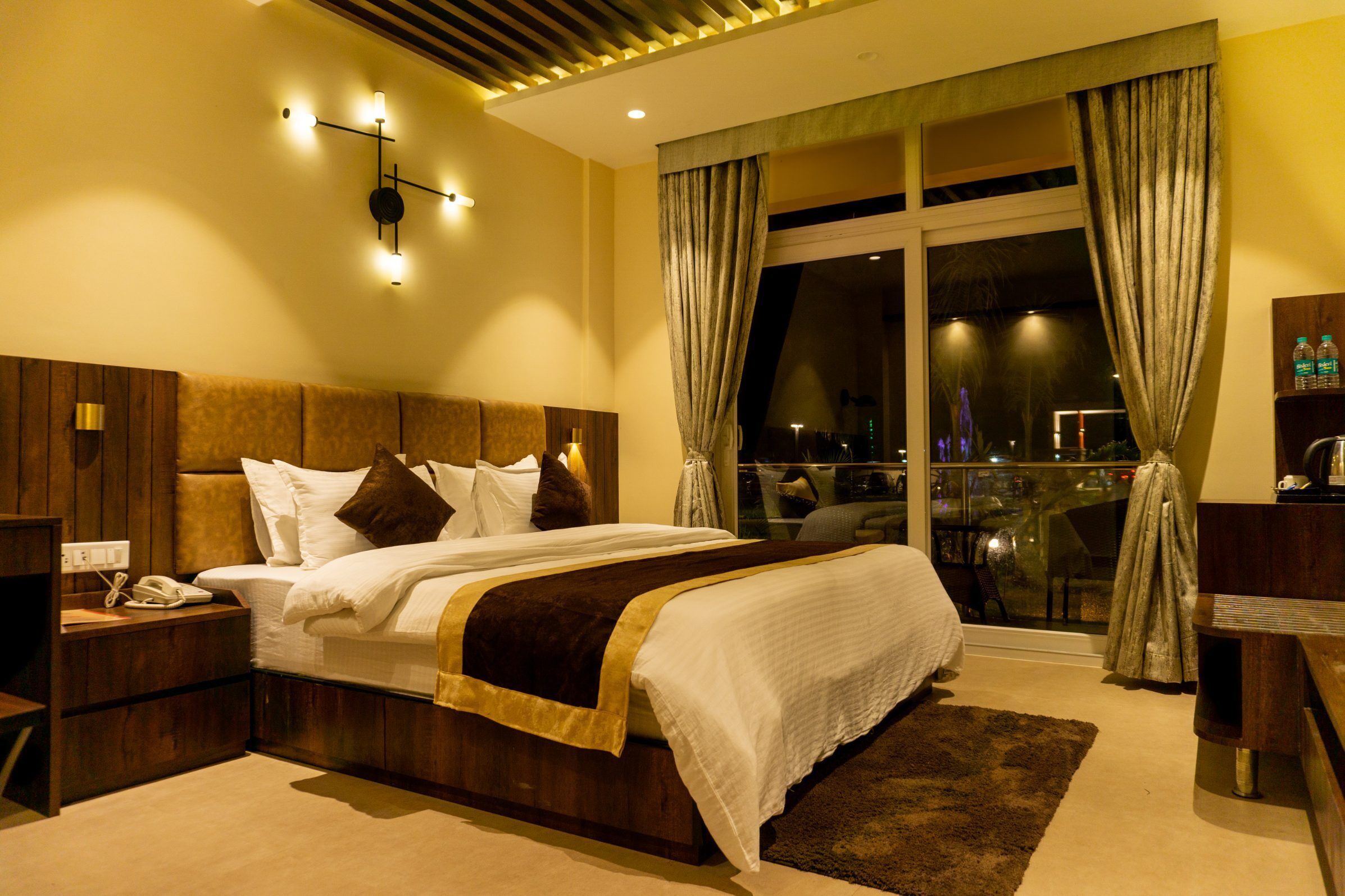 Deluxe Room | 1 bedroom, desk, bed sheets