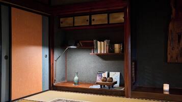 Premium bedding, down duvets, free WiFi, bed sheets