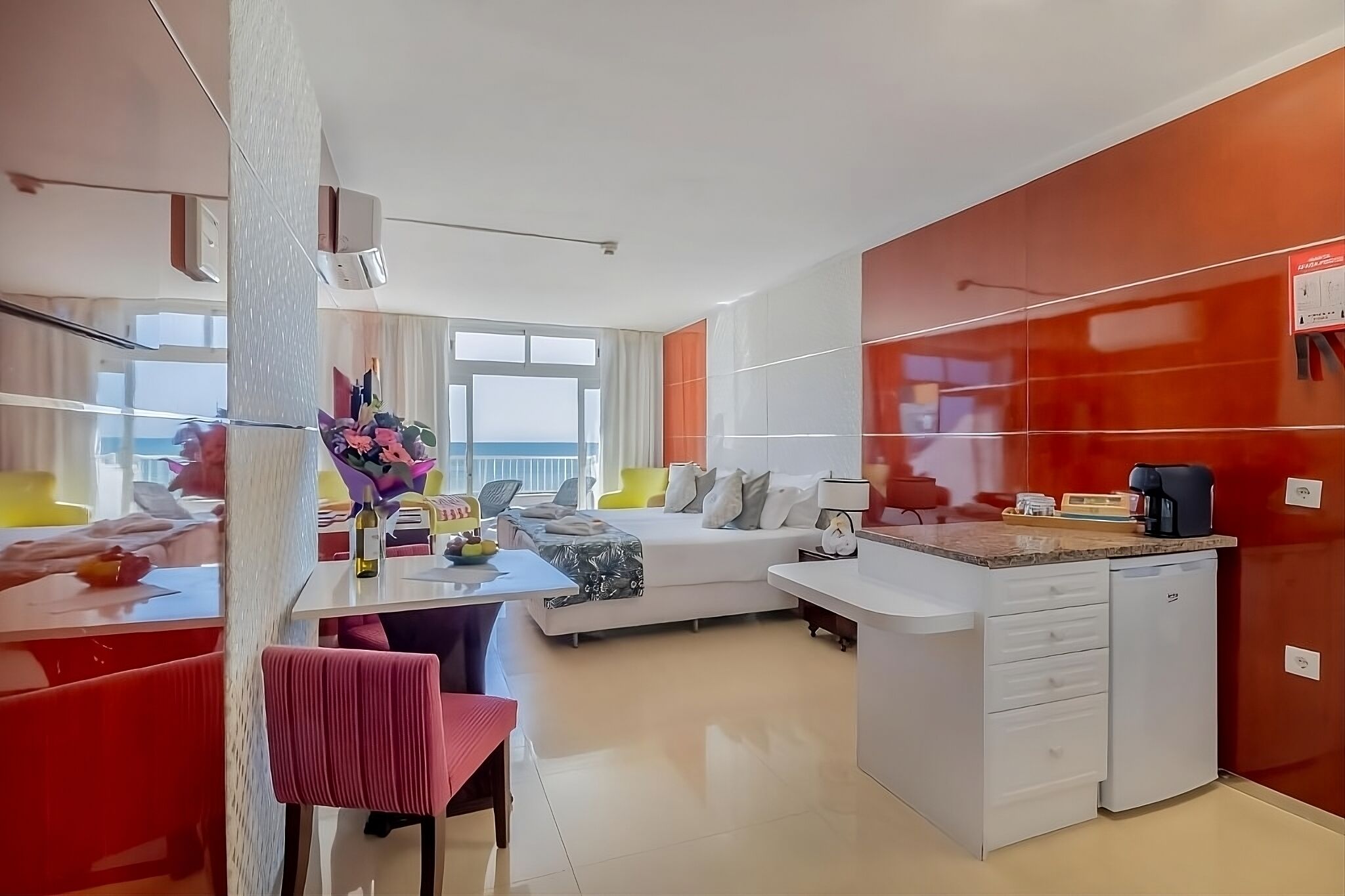 Beachfront Accommodations With 2 Pools, Free Parking, Close To Old Town Square! - 알부페이라