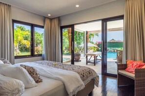 Villa exclusiva, 5 habitaciones, piscina privada, vistas a la playa | 5 dormitorios, escritorio, ropa de cama