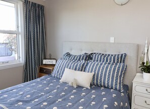 4 soverom, strykejern/-brett, internettilgang og sengetøy