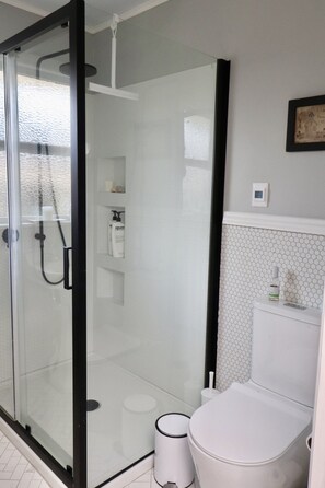 Hair dryer - Dragonflycottage, Fully equiped 2 bathrooms, kitchen, 4 bedrooms st (Grovetown)