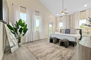 3 Schlafzimmer, Schreibtisch, Bügeleisen/Bügelbrett, Reisekinderbett