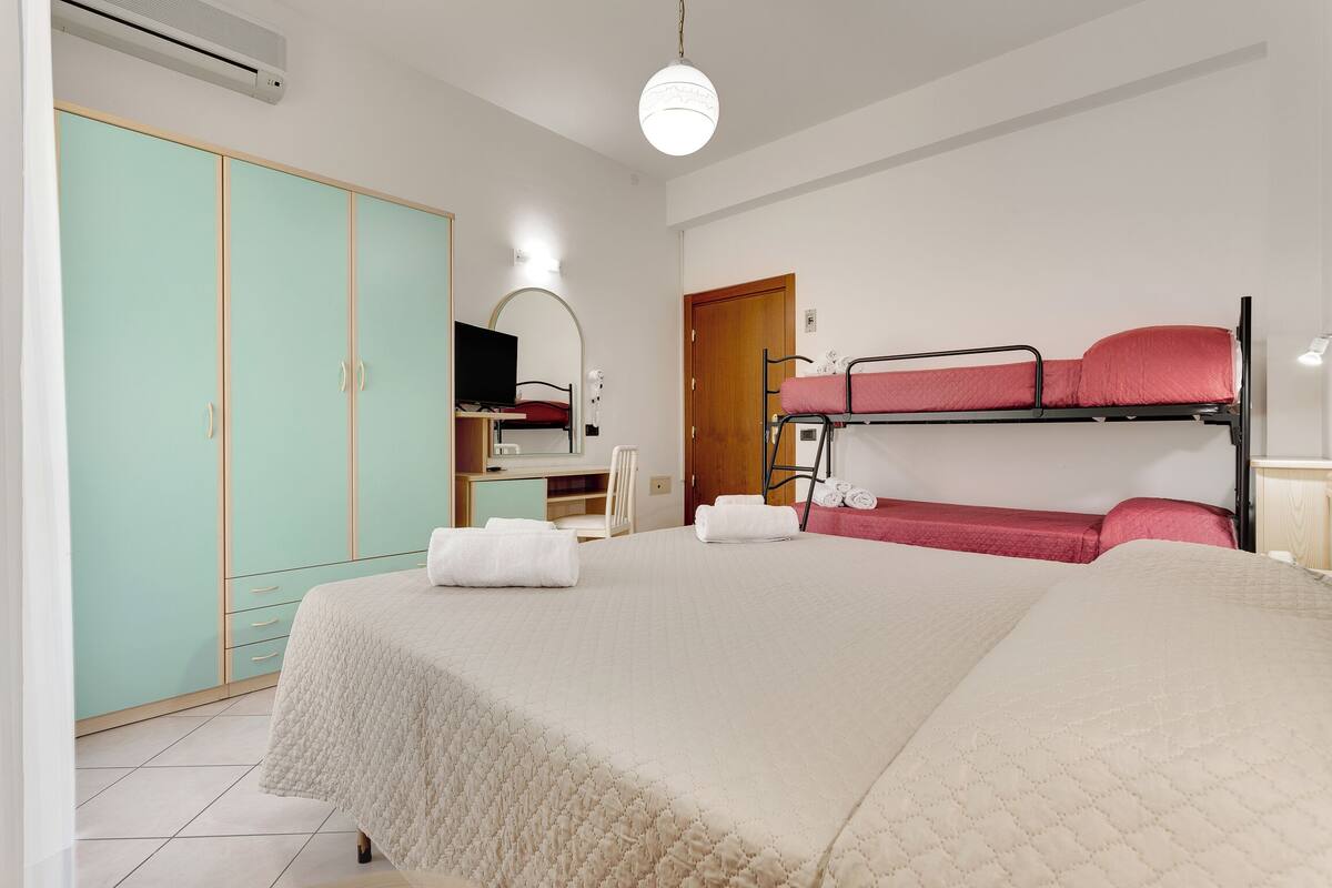 Comfort Quadruple Room | 1 bedroom, in-room safe, free WiFi