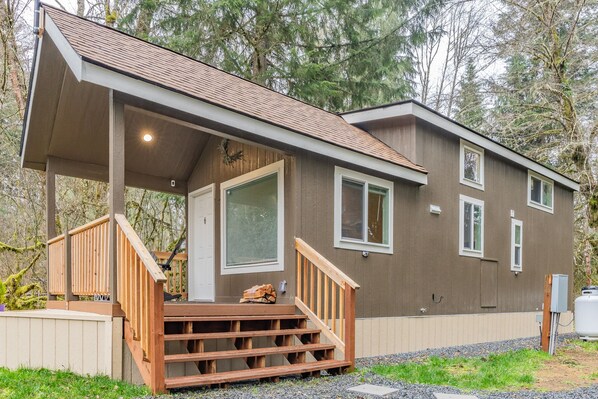 Exterior - Cozy Tiny Home w/Hot tub and firepit close to Mt. Rainer Nat.Park & Restaurants (Ashford)