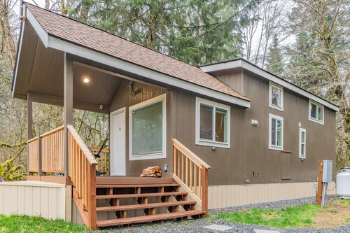 Cozy Tiny Home w/Hot tub and firepit close to Mt. Rainer Nat.Park & Restaurants