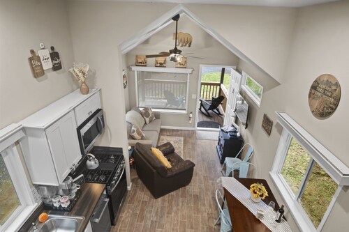 Cozy Tiny Home w/Hot tub and firepit close to Mt. Rainer Nat.Park & Restaurants 