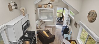 Cozy Tiny Home w/Hot tub and firepit close to Mt. Rainer Nat.Park & Restaurants