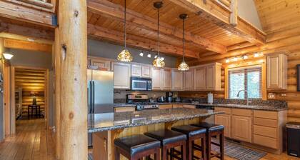 216 Rue Jolley -immaculate cabin with the feeling of home. guaranteed memories.