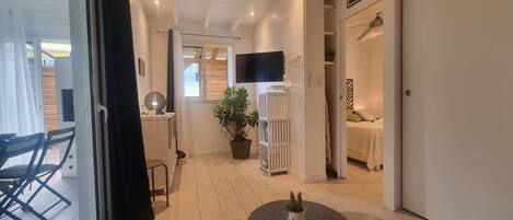 1 室のベッドルーム、アイロン / アイロン台、WiFi (無料)、ベッドシーツ