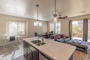 House, Multiple Beds (Escape To St George) | Private kitchen