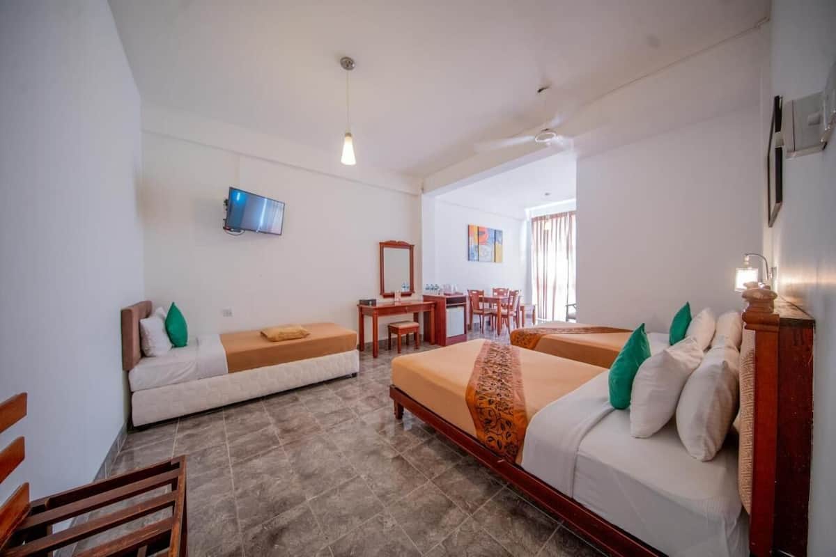Chambre Triple Deluxe, vue montagne | Bureau, fer et planche à repasser, Wi-Fi gratuit