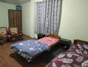 Triple Room | Free WiFi, bed sheets - Mondruk Homestay (Tawang)