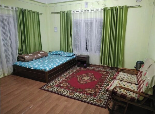 Double Room | Free WiFi, bed sheets - Mondruk Homestay (Tawang)