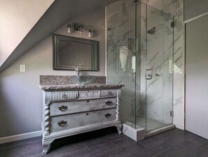 Dusche, Handtücher, Seife, Shampoo
