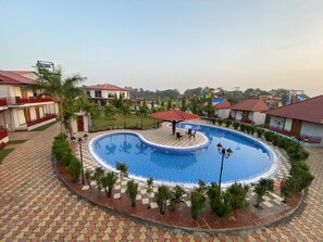 Outdoor pool - DAN Resorts & Weddings (Dahanu)