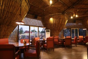 Restaurant - DAN Resorts & Weddings (Dahanu)