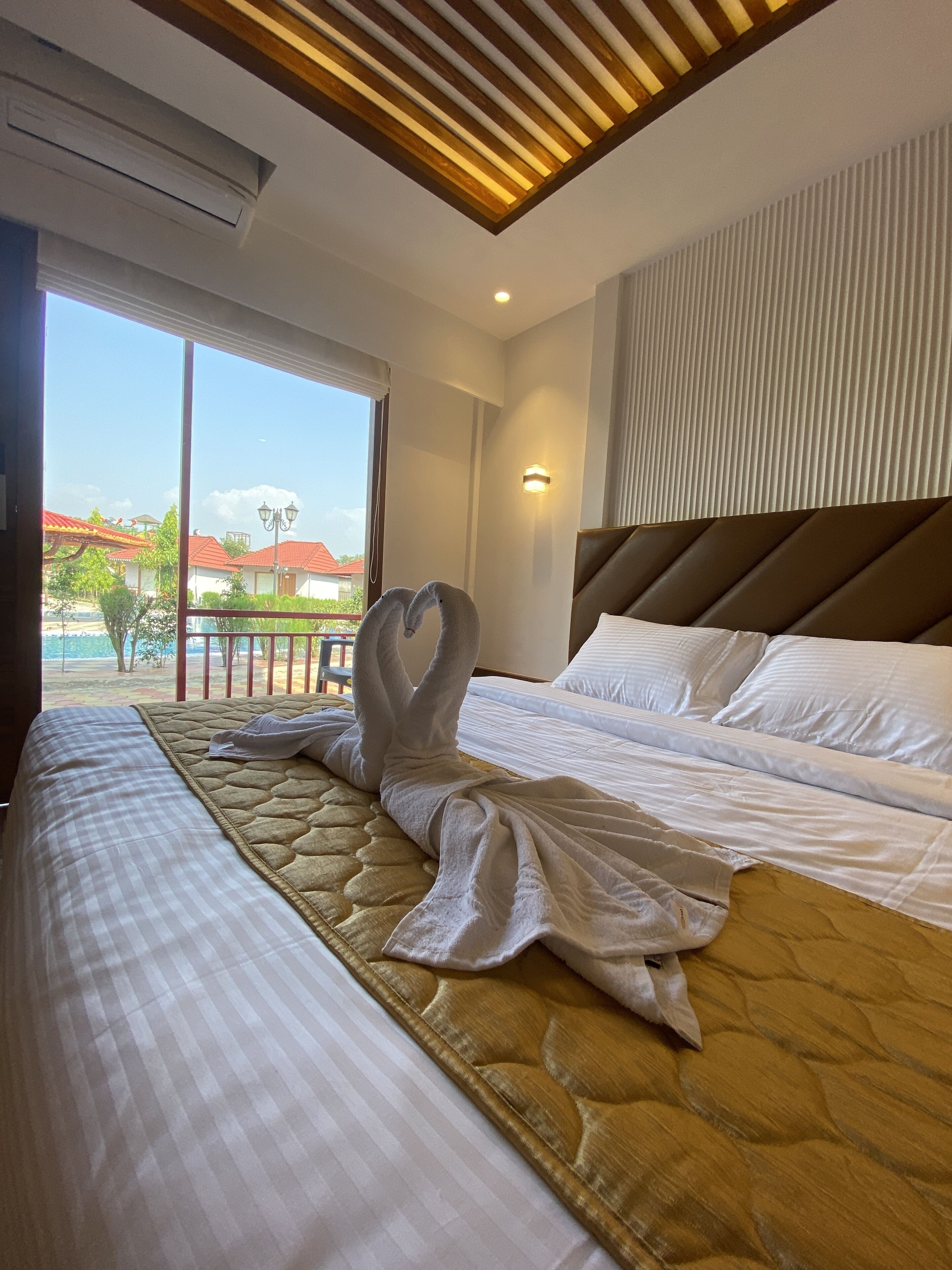 Kamar Deluks | Seprai premium, meja kerja, dan seprai linen