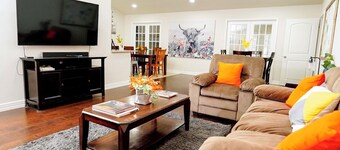 Beautiful Oasis With Pool / Game Room / Wonderful Location