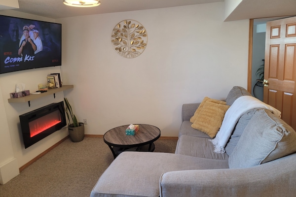 Living room with electric fireplace. 55 inch TV with Netflix, Prime and more