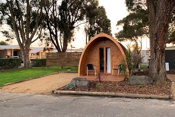 Room, Ensuite (Glamping Pod) | Dilengkapkan perabot secara berasingan, langsir/tirai gelap terus