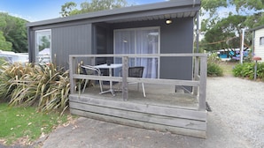 A small, single-story building with a porch and a table and chairs. - Wonthaggi Park Lane Holiday Park (Wonthaggi)