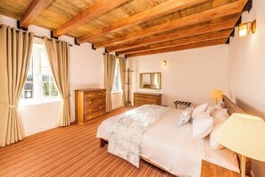 Luxury Villa | 5 bedrooms, desk, iron/ironing board, bed sheets - Tudor Barn - Little England Cottages (Nuwara Eliya)