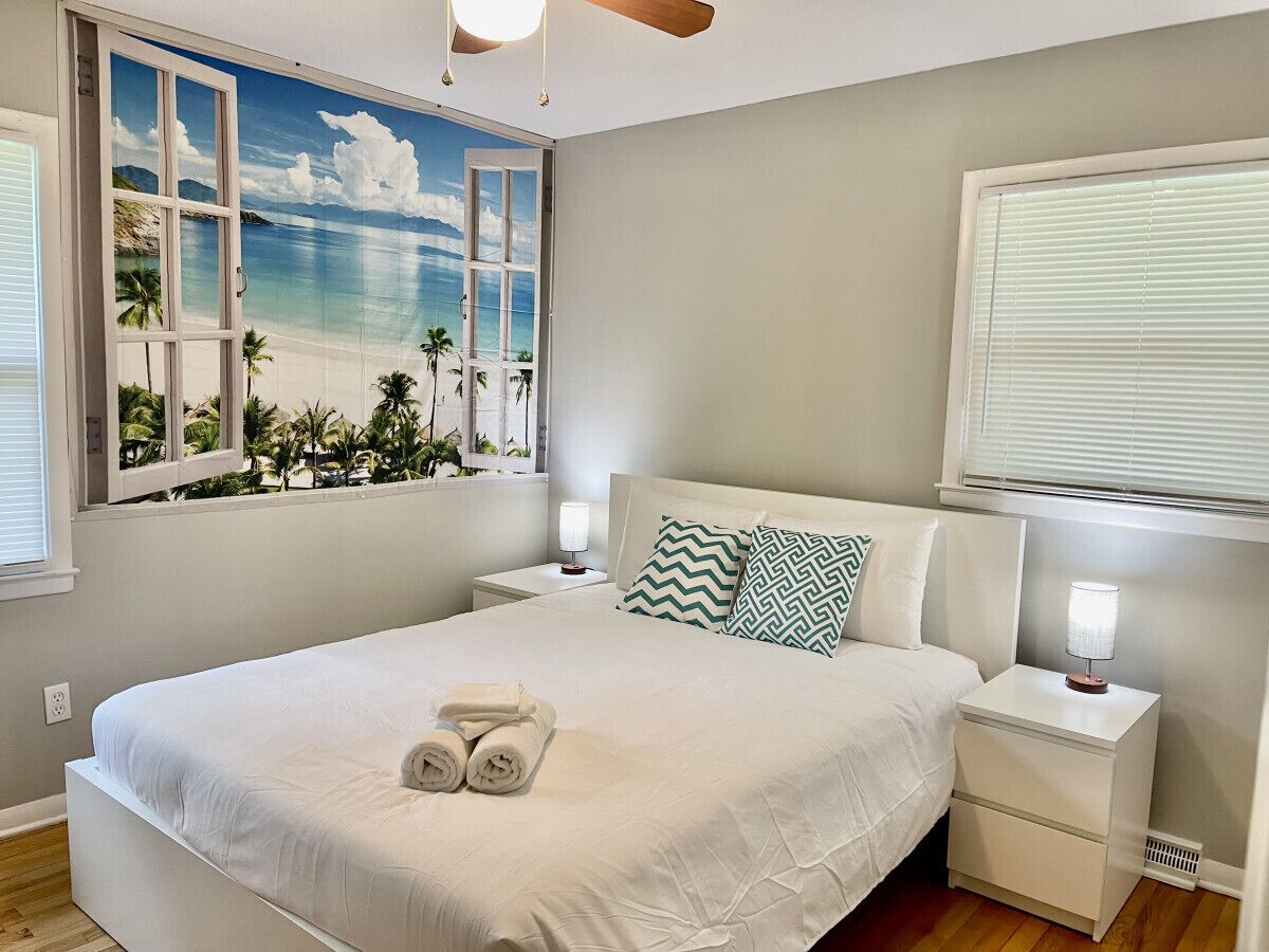 3 bedrooms, desk, iron/ironing board, travel crib