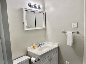 Hårtork och handdukar