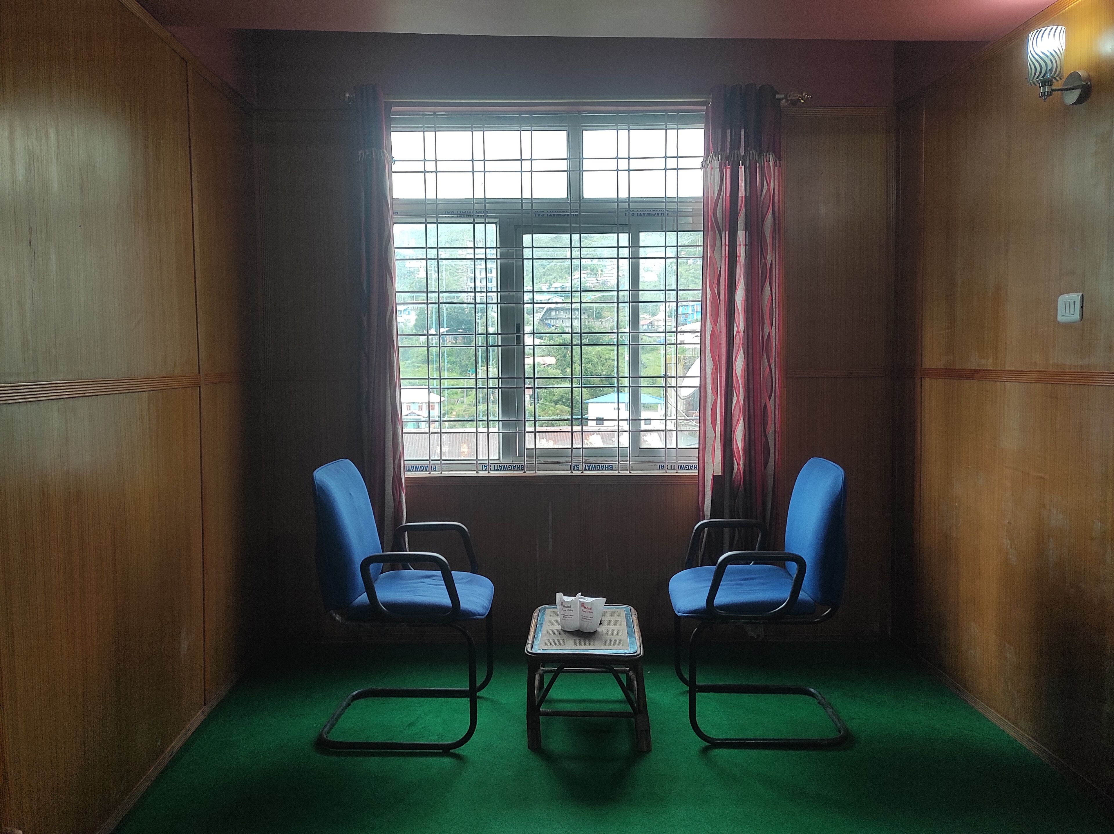 Standard Room | Desk, soundproofing, bed sheets