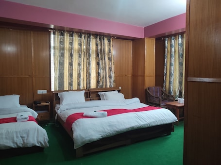 Deluxe Triple Room. Hotel Tawang Holiday