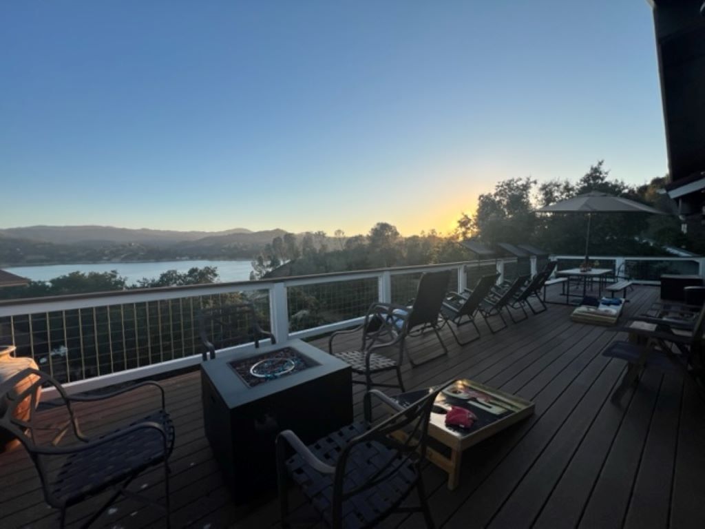 Xanadu Lakefront Retreat with its own dock with a slide!