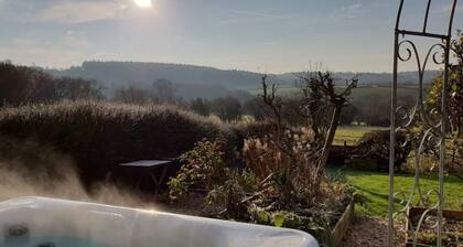 The Stables w/Hot tub, amazing views, English Bicknor Forest of Dean