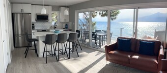 Seclusion Bay Resort 9. Luxury Lakeside Paradise, beachfront on Okanagan Lake.