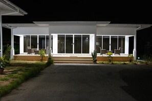 Exterior - MacMillan's Holiday Villas await you offering a modern living space (Grand Anse Praslin)