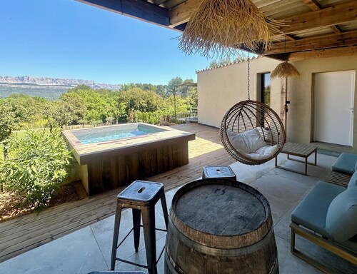 Comfortable cabin with Sainte-Victoire view