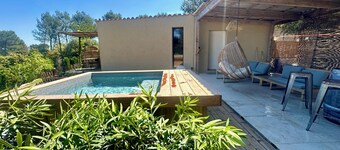 Comfortable cabin with Sainte-Victoire view