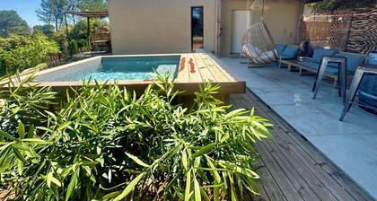 Comfortable cabin with Sainte-Victoire view