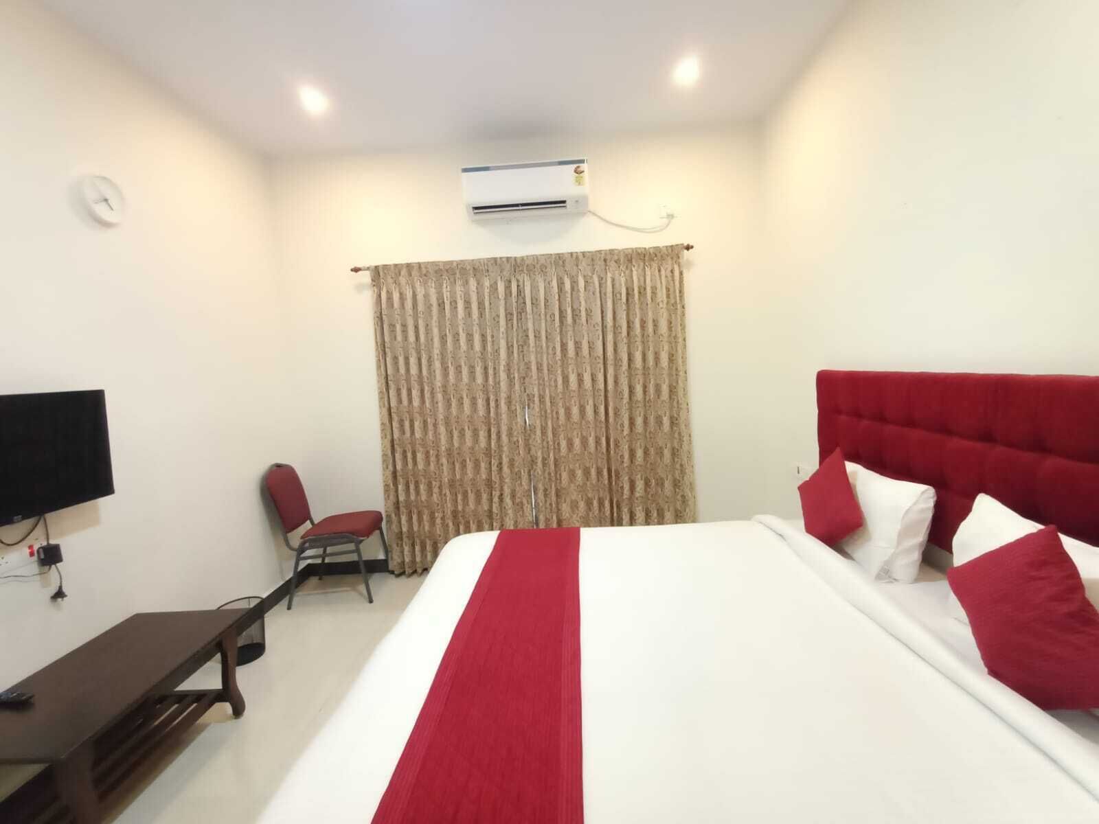 Deluxe Room | Television