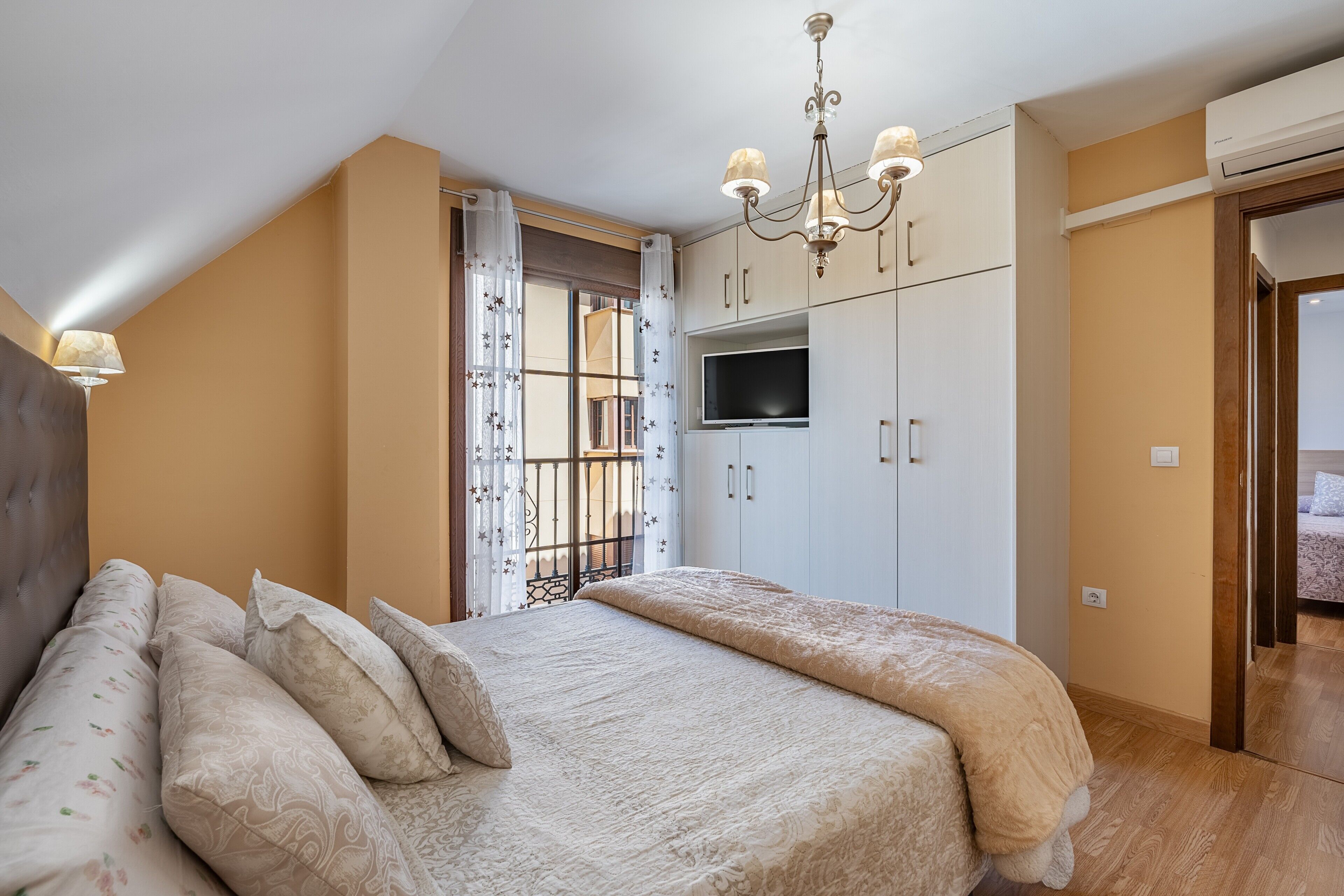 2 chambres, fer et planche à repasser, accès au Wi-Fi (inclus)