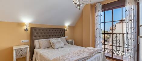 2 slaapkamers, een strijkplank/strijkijzer, gratis wifi, beddengoed