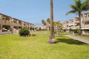 Property grounds - Vacation Home 'Duplex Tejita Beach' with Shared Pool, Balcony and Wi-Fi (Granadilla de Abona)